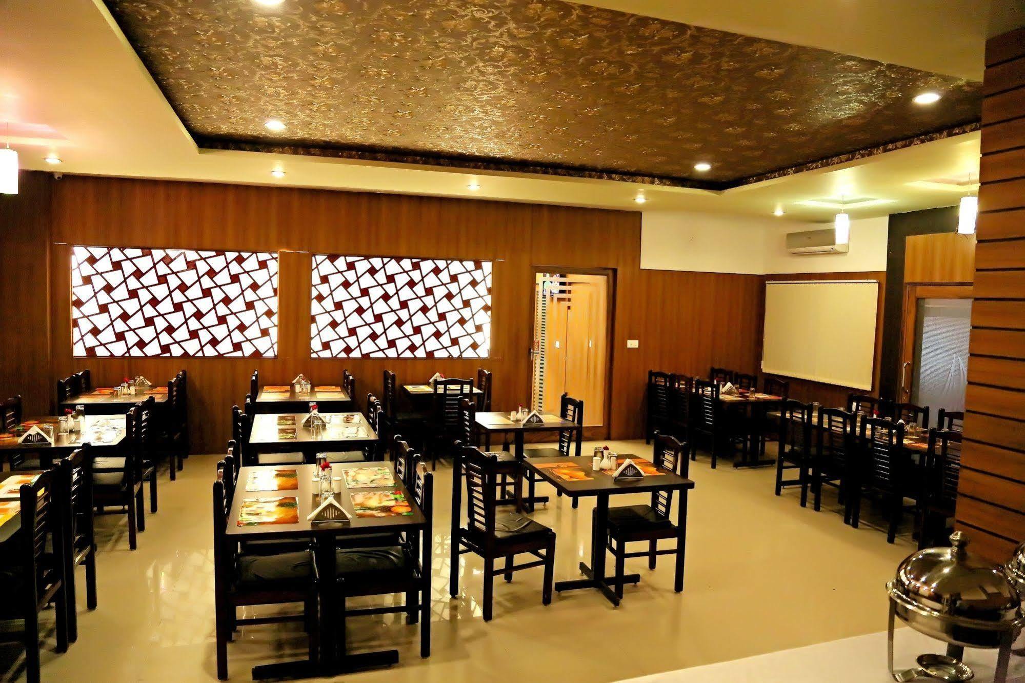Narayans Leela Inn Udajpur Zewnętrze zdjęcie